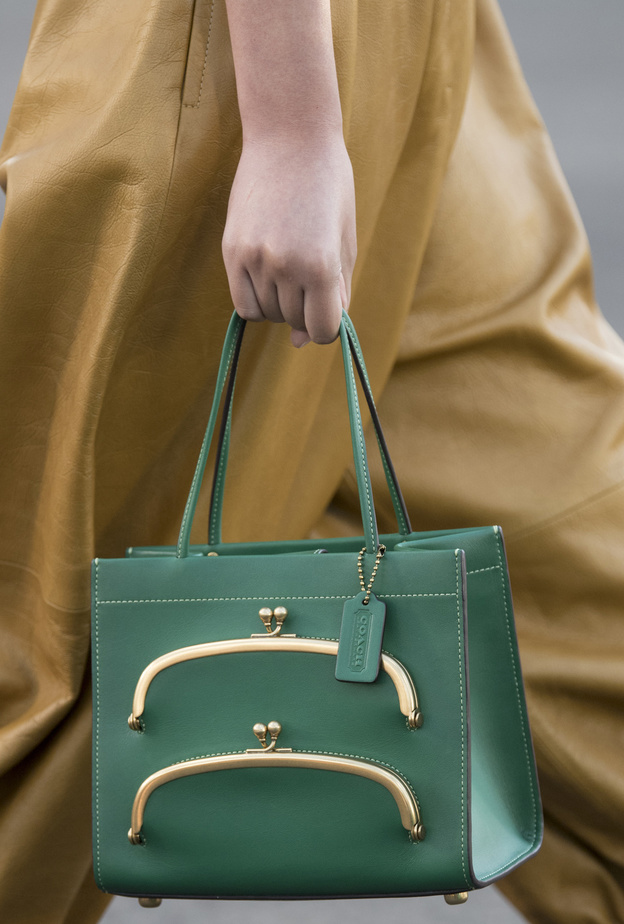 موضة الحقائب الخضراء الإختيار الأساسي في أمسيات رمضان 2022