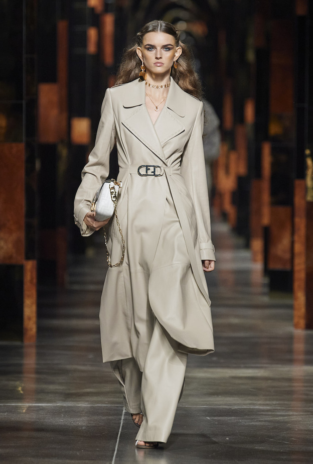 أجمل موديلات الترانشكوت موضة ربيع 2022