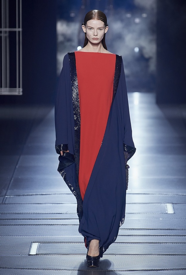 إطلالة رمضانية أنيقة ومحتشمة بأسلوب Fendi الراقي والمميّز