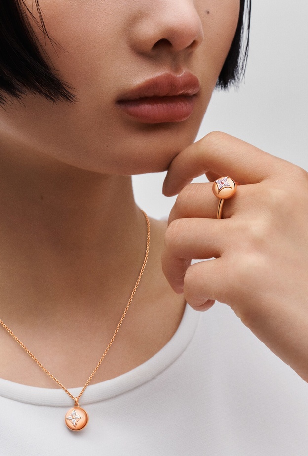 تصاميم خواتم ناعمة من الذهب لدعوات الإفطار في رمضان 