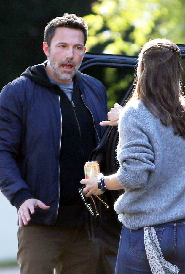 جينيفر غارنر تتهم بن أفليك بإهدار أمواله على جينيفر لوبيز