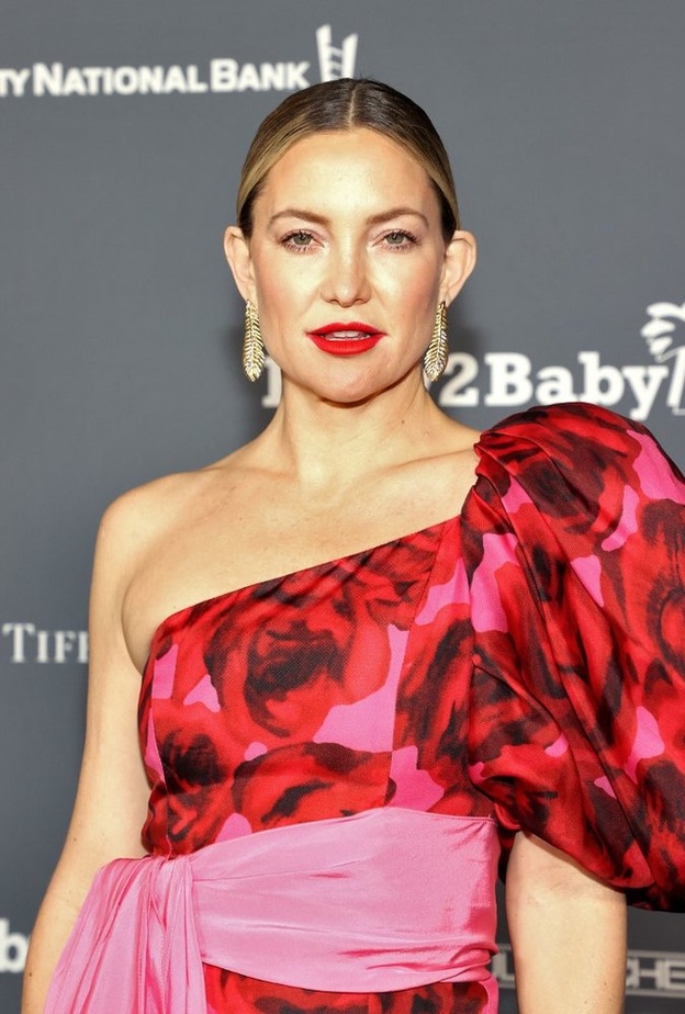 Kate Hudson خلال  حفل Baby2Baby