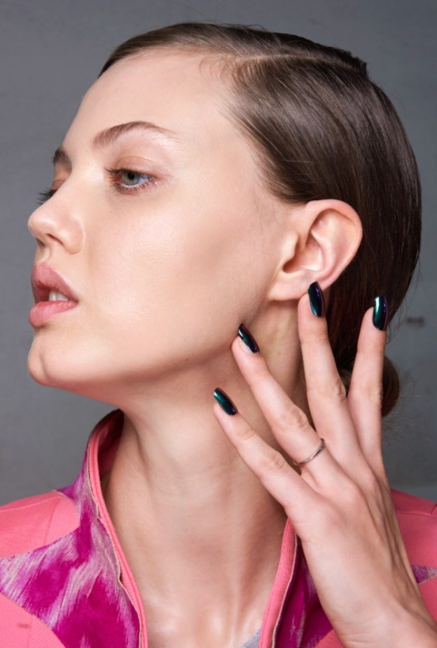 أحدث ألوان طلاء الأظافر لعيد الفطر 2022