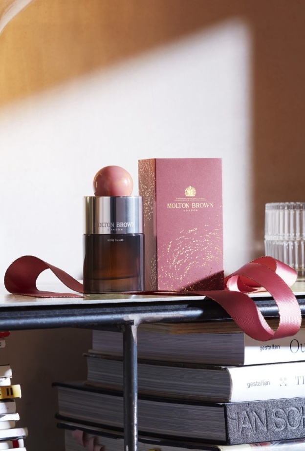 علامة Molton Brown تطلق عطر ROSE DUNES الفاخر