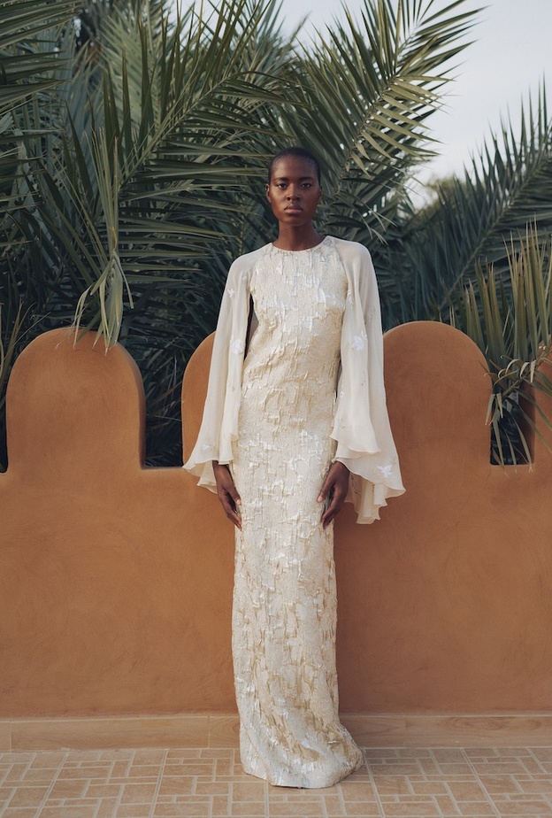 جلابيات وعبايات باللون الأبيض للصبايا لإطلالة مشرقة في رمضان 2022