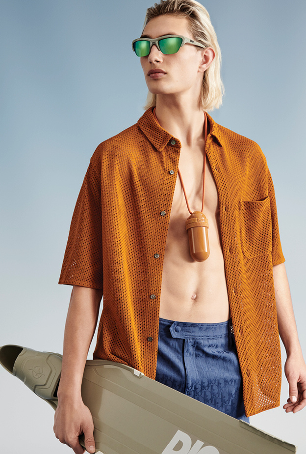 Dior تقدّم المجموعة الكبسولة الخاصة بملابس السباحة المراعية للبيئة بالتعاون مع منظّمة Parley for the Oceans