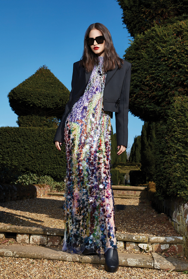 جلسة تصويرية خاصة بـ "هي" تحت عنوان The House in The Daffodil Field