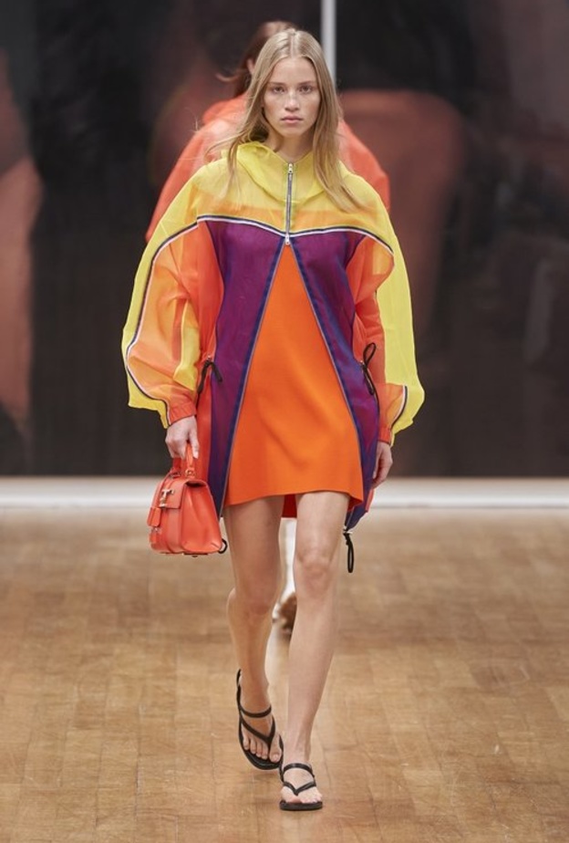 أبرز موديلات الفساتين الكاجوال الملونة صيحة صيف 2022