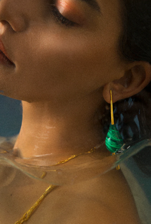 أقراط من تصميم ألكسندرا حكيم