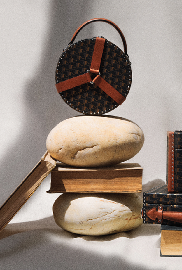 جلسة تصويرية خاصة بمجلة "هي".. تاريخ وفخامة