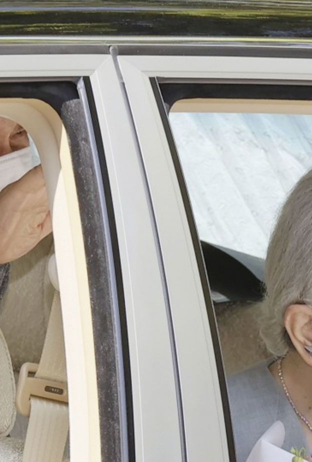 إمبراطور وإمبراطورة اليابان السابقان ينتقلان من مقر إقامتهما الحالي