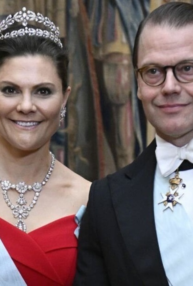 تيجان سيدات العائلة المالكة السويدية بالحفل الدبلوماسي في استكهولم