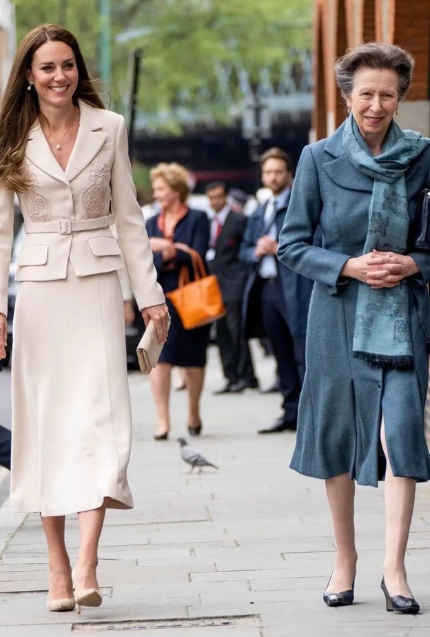 لهذا السبب تم تقديم الأميرة آن على كيت ميدلتون خلال مهمتهم الرسمية المشتركة الجديدة