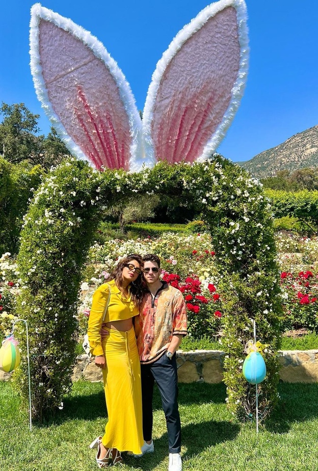 طفلة بريانكا تشوبرا تظهر في صور للنجمة وزوجها 