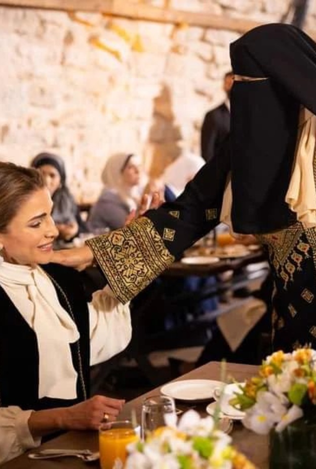 الملكة رانيا تحضر حفل إفطار للسيدات في الكرك
