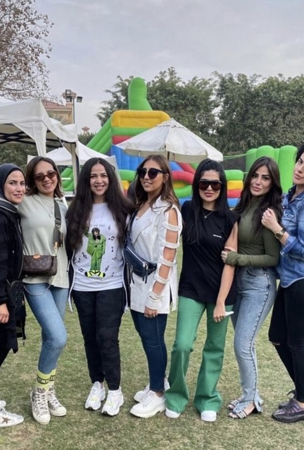 ايمي وصديقاتها