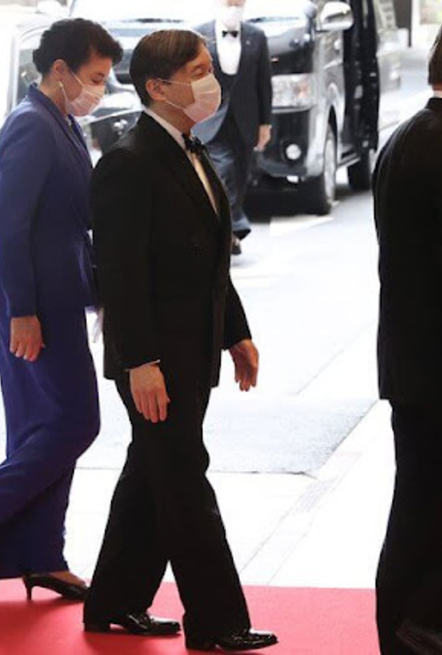 الإمبراطور ناروهيتو والإمبراطورة ماساكو يحضران حفل تسليم جائزة اليابان 2022