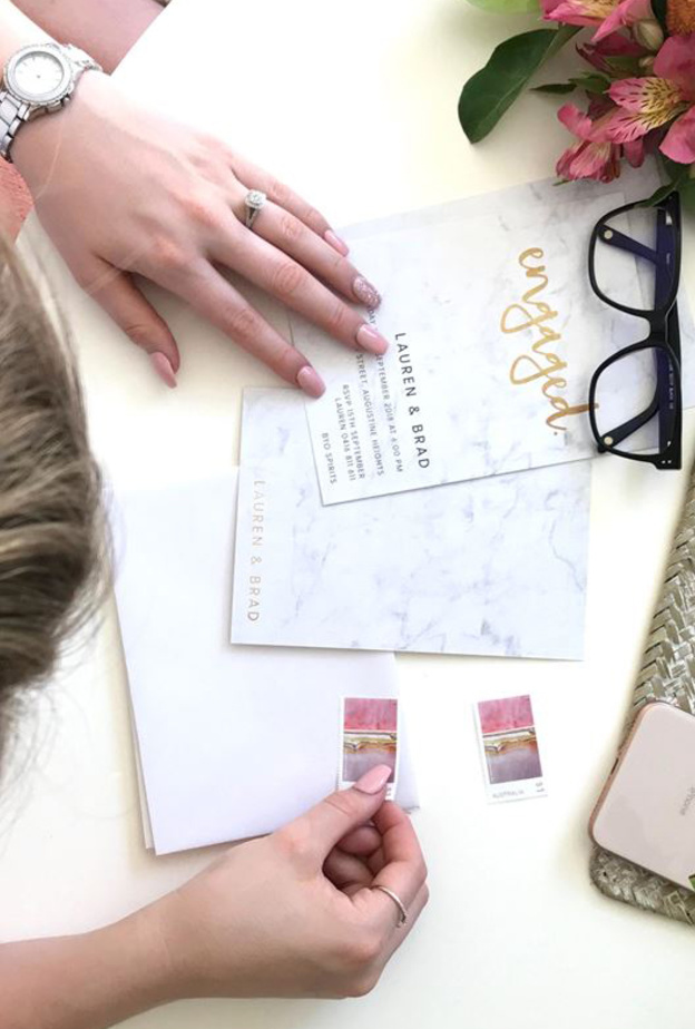 إتيكيت  إرسال بطاقات الرد على دعوات الزفاف RSVP