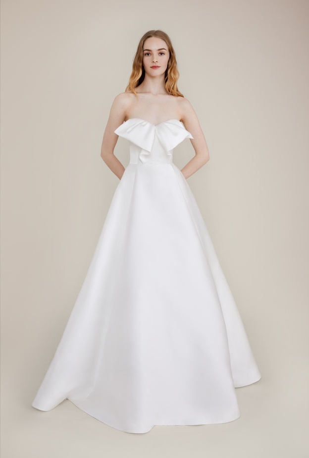 فساتين زفاف ناعمة لربيع 2023 من اسبوع الموضة العرائسي