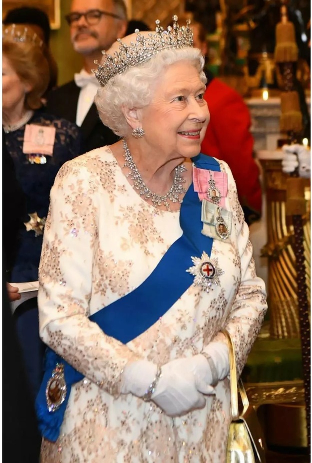 باربي تصنع دمية جديدة على شكل الملكة إليزابيث الثانية احتفالا باليوبيل البلاتيني