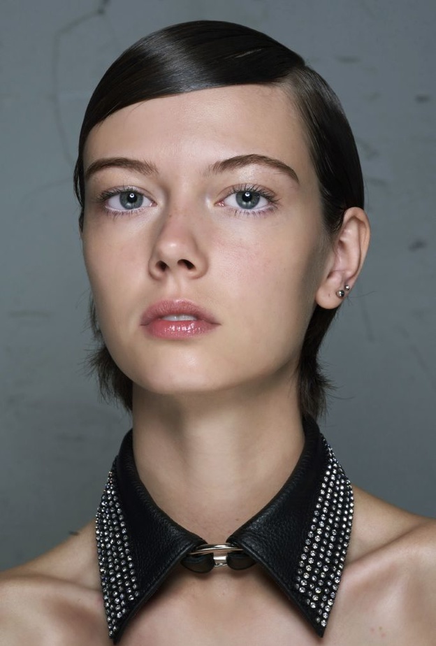 تسريحات شعر مبللة وقصيرة لإطلالة عصرية في عيد الفطر 2022