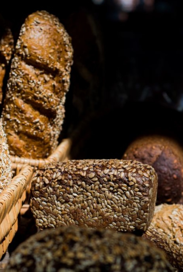 دراسة تكشف عن نوع من الخبز يساهم في طول العمر