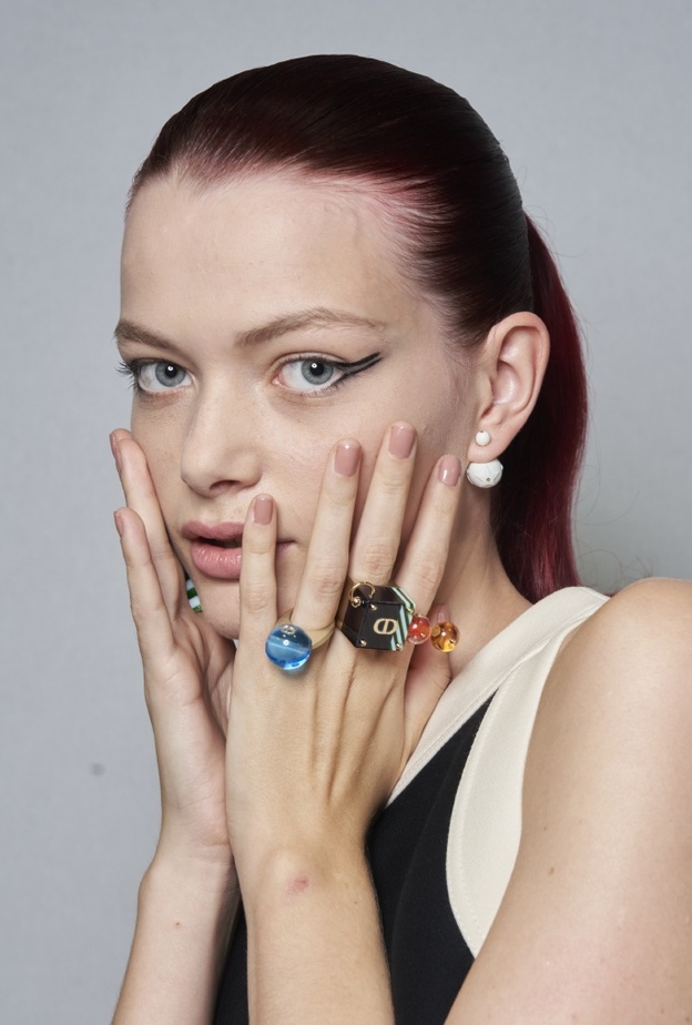 resized_1 رئيسية الوان مناكير زهرية من دار Christian Dior