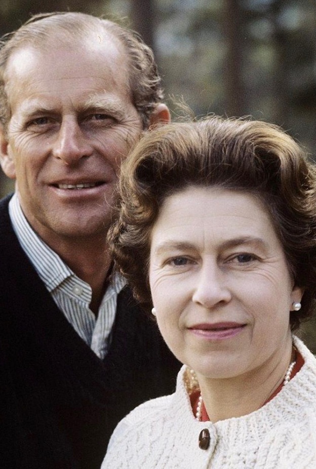 ملكة بريطانيا تتذكر زوجها الراحل برسالة مؤثرة في الذكرى الأولى لوفاته