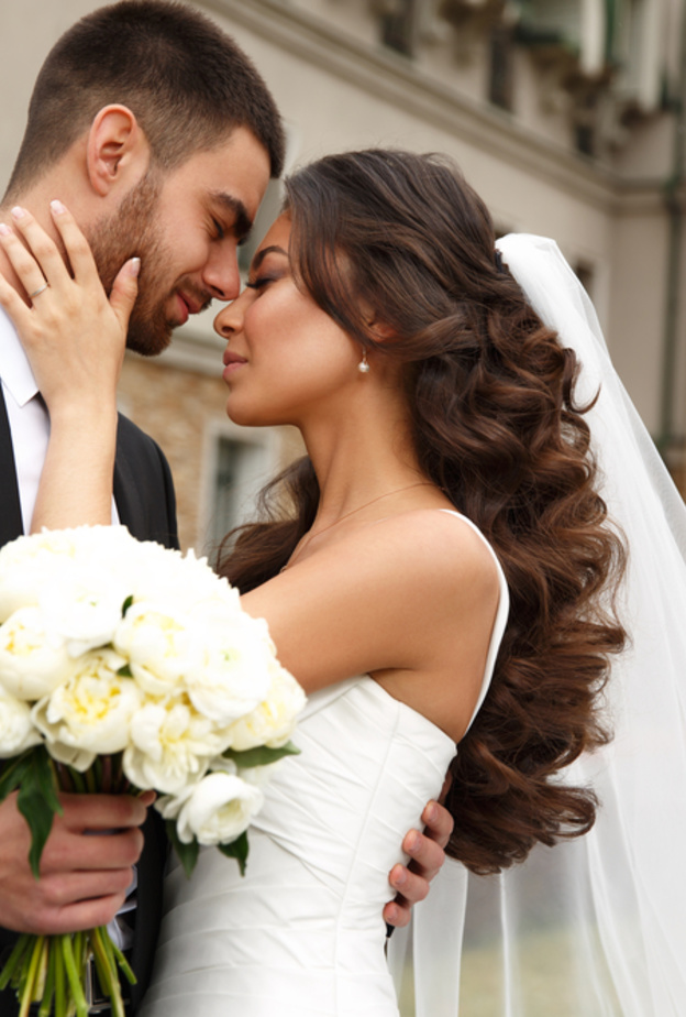 shutterstock_بعض العلامات تؤكد ان عريسك يسيطر عليك فاحذريها