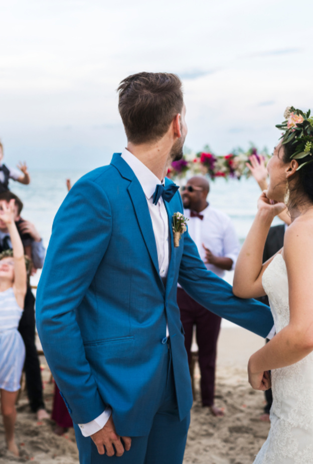 نصائح لاختيار الملابس الملائمة لضيوف حفلات الزفاف الشاطئية