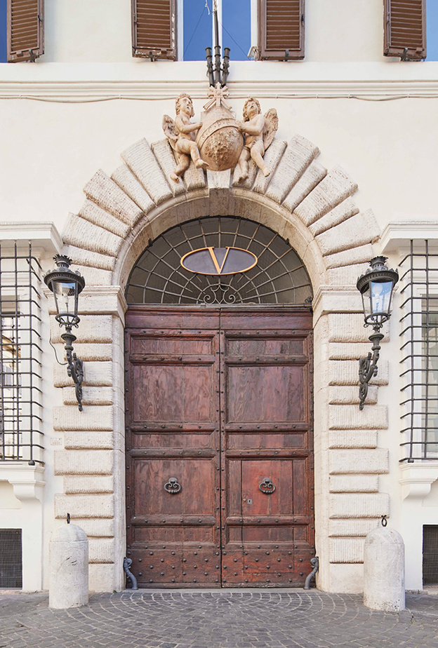 عرض "فالنتينو" Valentino للتصاميم الراقية في مدينة روما