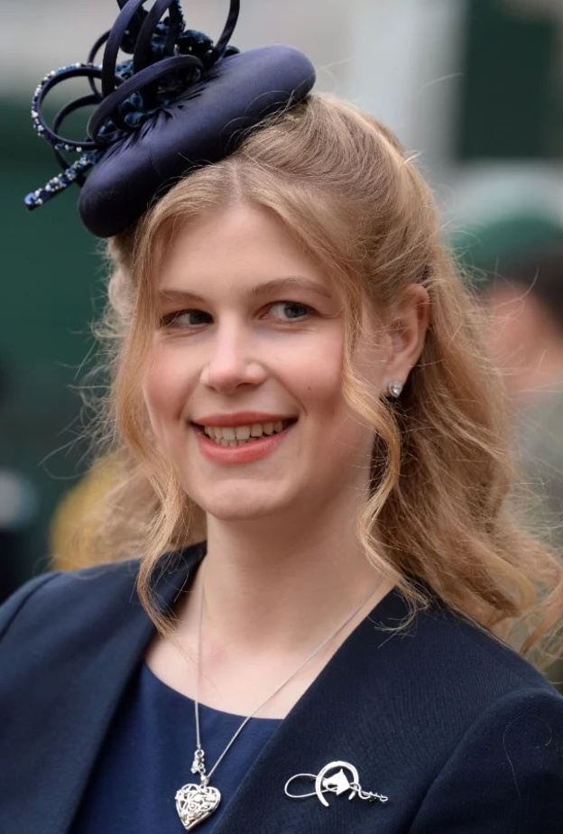 ليدي لويز وندسور تكرم جدها الراحل في الذكرى الأولى من وفاته بالمشاركة في سباق عربات الخيول