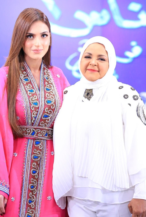 خنان ماضي بالحجاب 