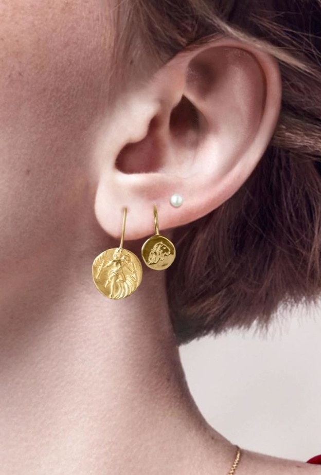 أقراط Energy and Time Lion and Eagle Hook من مجوهرات Phoebe Coleman