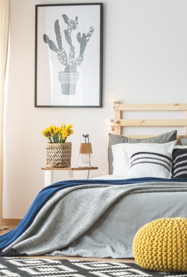 ألوان براقة بلمسات بسيطة في ديكور غرفة نوم مودرن