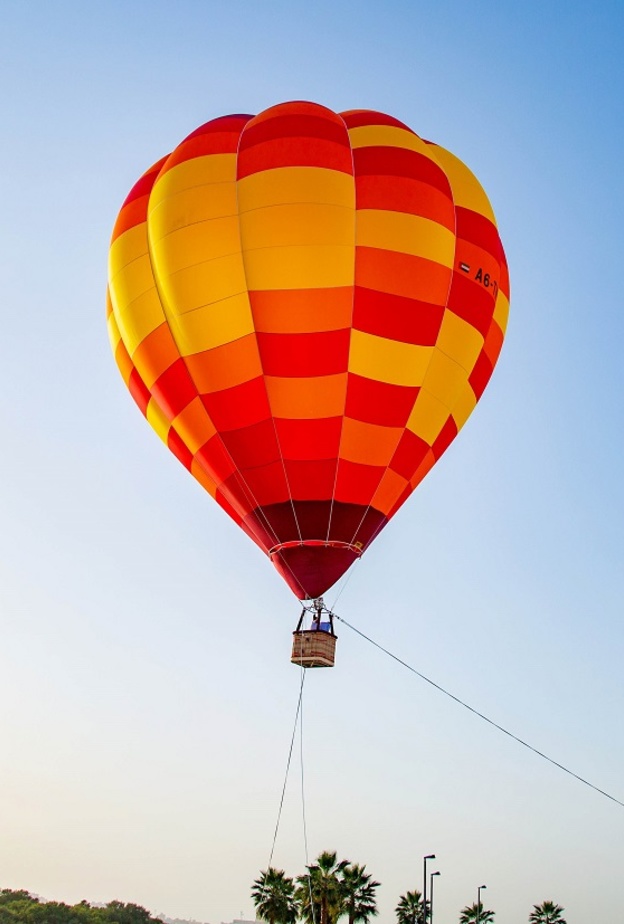 إطلالات بانورامية ساحرة على متن منطاد الهواء الساخن في رأس الخيمة