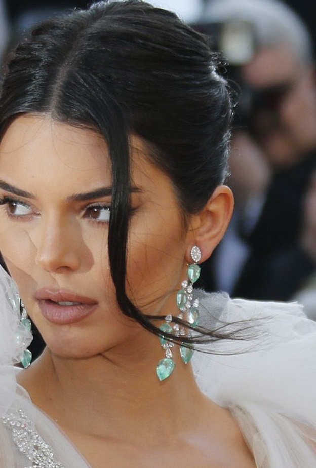 إطلالة ساحرة للجميلة كيندال جينر Kendall Jenner بمكياج ملفت عام 2018
