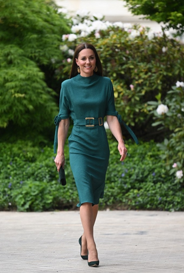 إطلالة كيت ميدلتون بالفستان الأخضر الميدي من علامة Edeline Lee
