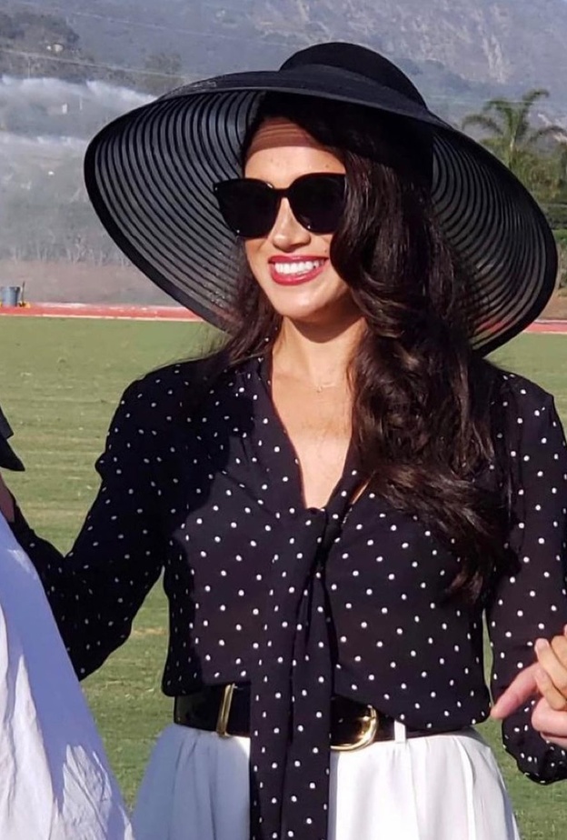 اطلالات ميغان ماركل باكسسوارات القبعة السوداء