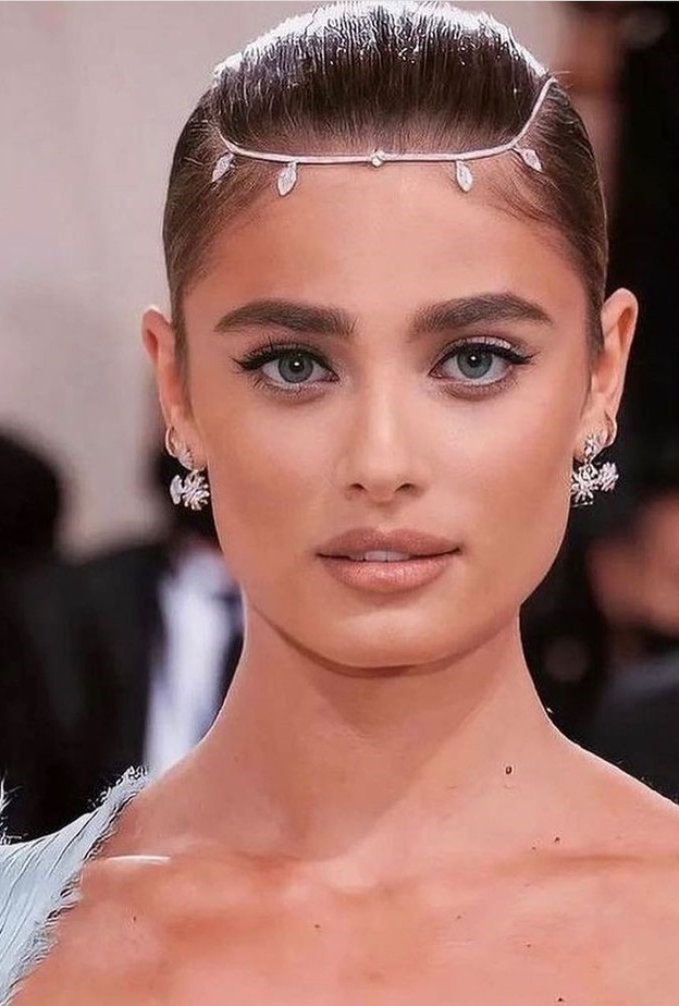 إطلالات جمالية لا تنسى للنجمات العالميات في حفل Met Gala
