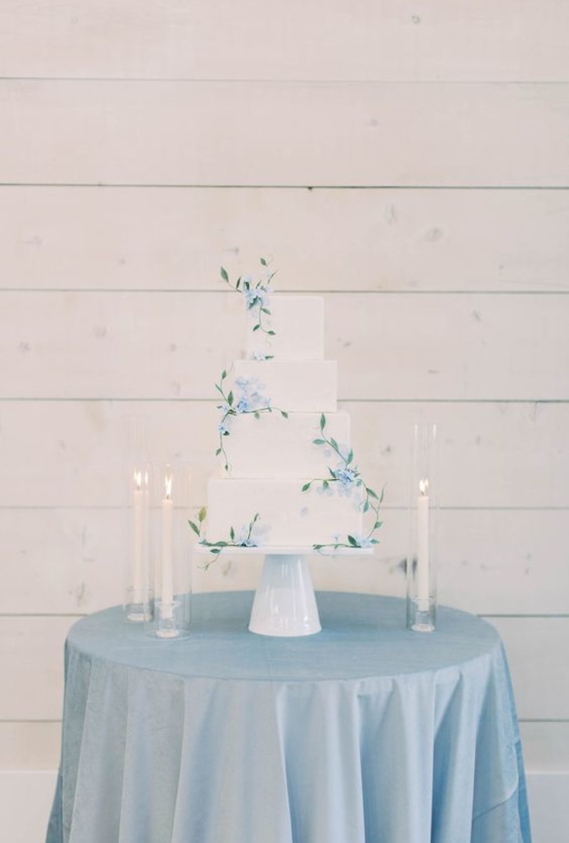 افكار كعكات زفاف باللونين الابيض والازرق  (1)