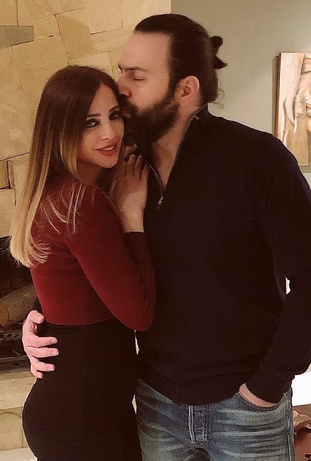 الاعلامية وفاء كيلاني نال زواجها شهرة واسعة كون الزوج هو الممثل تيم حسن - انستغرام الاعلامية