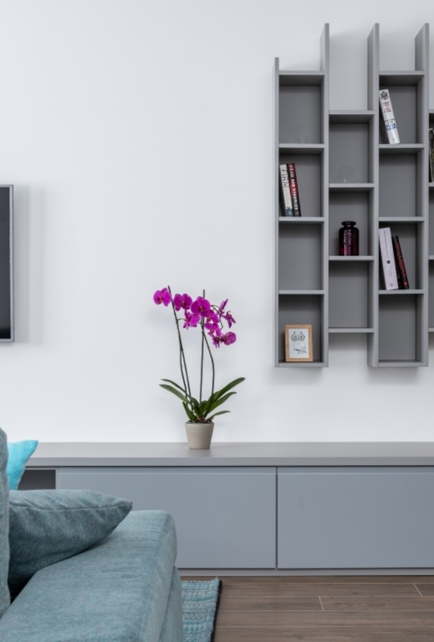 الرمادي مع الأبيض تعكس الأناقة في الديكور الداخلي