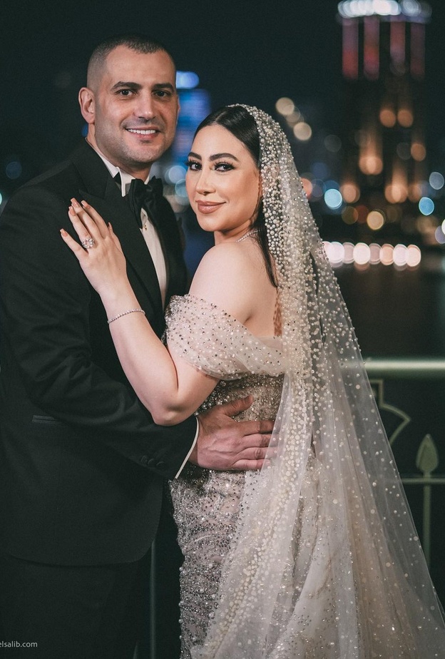 الفنانة بوسي مع عريسها في حفل زفافها- انستغرام الفنانة