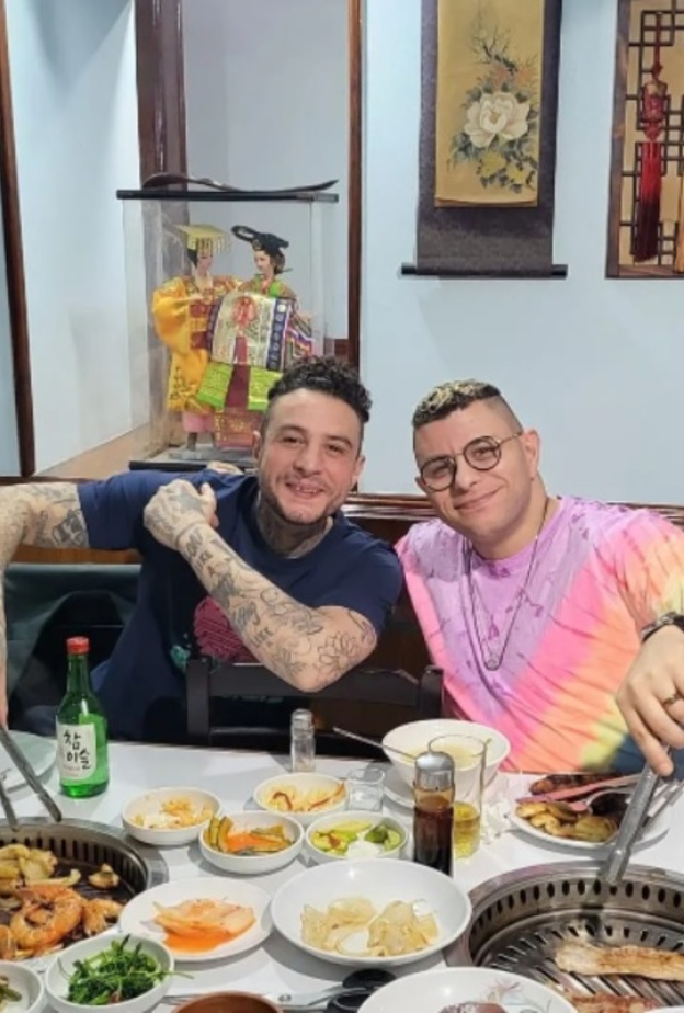  أحمد الفيشاوي بظهور جديد مع شقيقه 