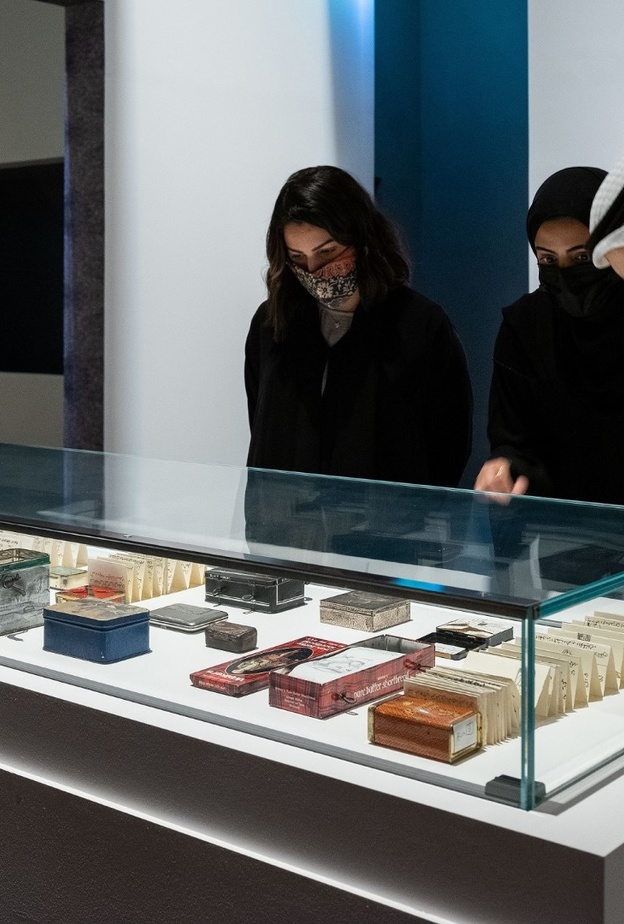 تجربة ساحرة لعشاق الفنون مع معرض "حكايات الورق وأسراره" في اللوفر أبوظبي