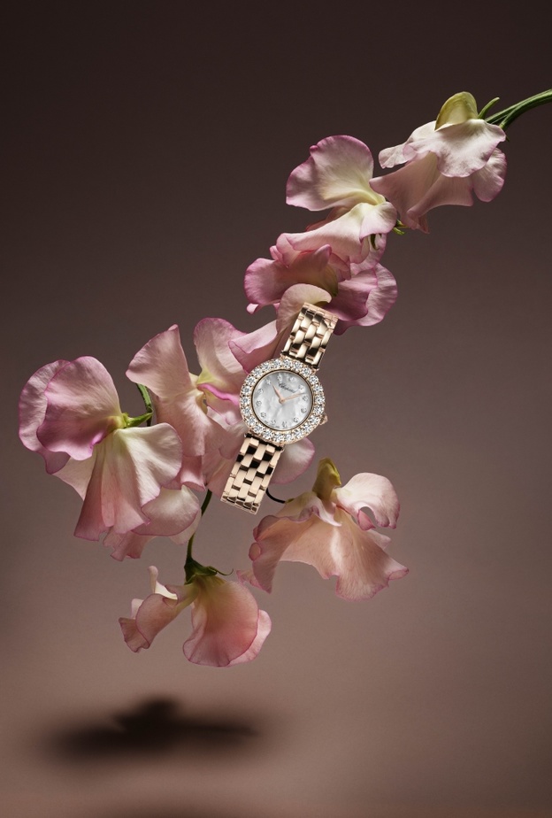 تصاميم ساعات نسائية فخمة 2022 تجسد الأناقة والبراعة الفنية