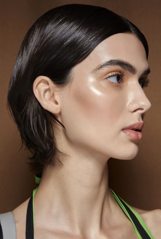 تكبير الخدود بالبلاشر اللماع من دار Victoria &Tomas