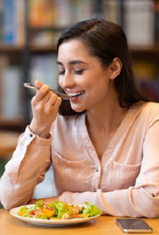 تناول العشاء مبكرا مهم لصحة الدماغ