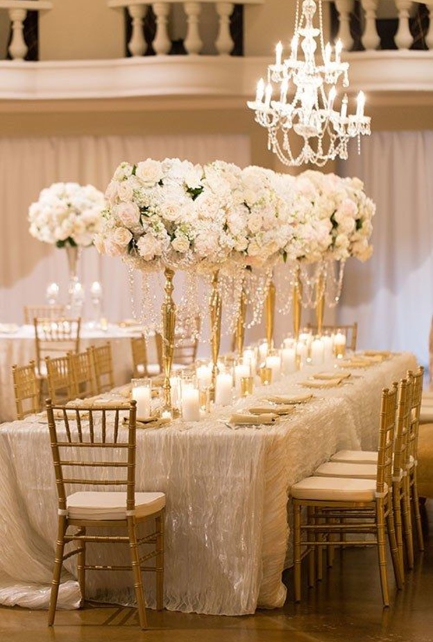 ثيم الزواج الذهبي ينبض بالفخامة و الملوكية